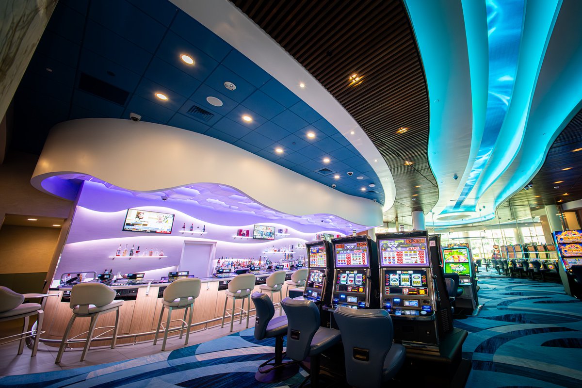 De indrukwekkende entree en ontvangstruimte van restaurant en casino Dorquavion
